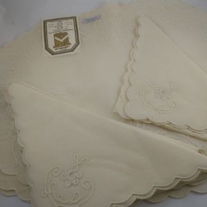 Marshall Field 4 Placemats and 4 napkins